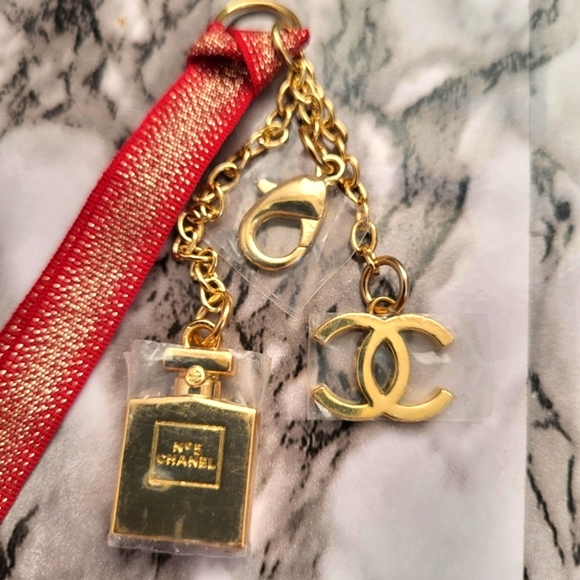 Chanel Gold bag charm EUC - Picture 5 of 15